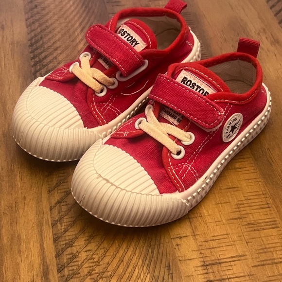 Liv and Mia Velcro low top red canvas size 9.5 infant - Picture 1 of 3